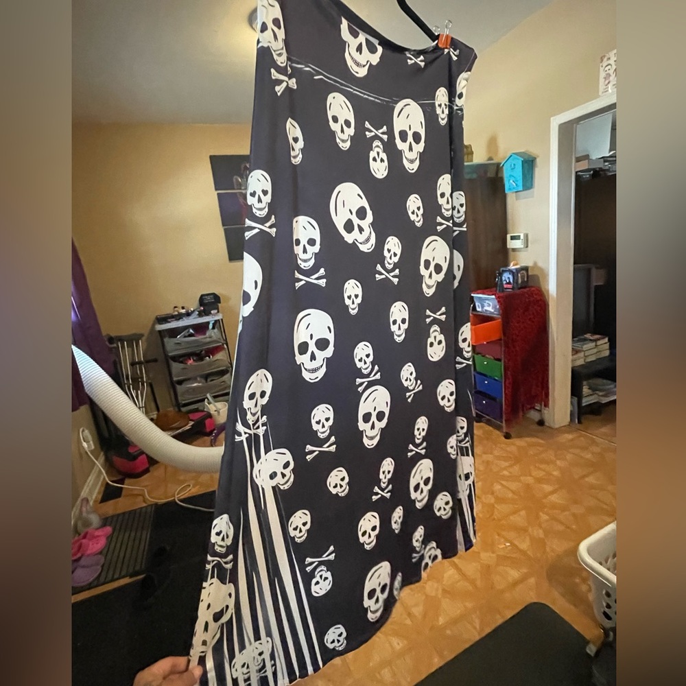 Spandex skull maxi skirt. Silky, stretchy, very unique, very long 1-2XL